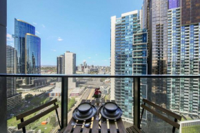 A Stylish 2BR Apt with City Views in Southbank